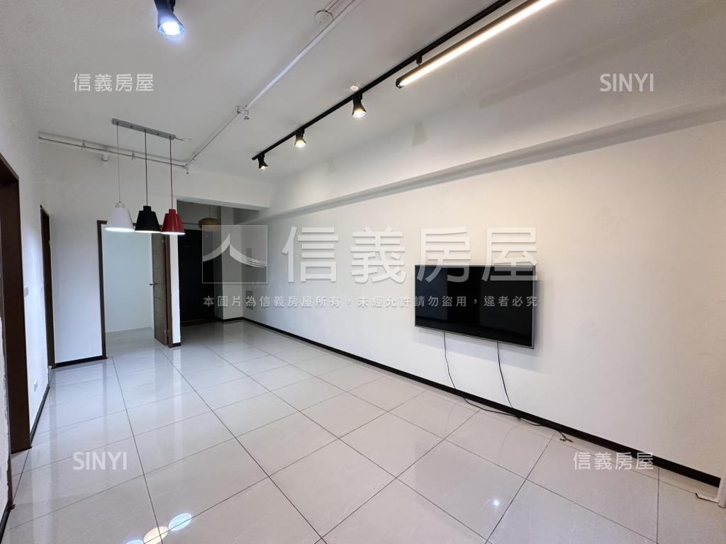 八擴制震次頂樓兩房車位房屋室內格局與周邊環境