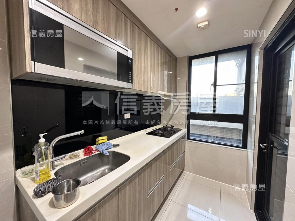 八擴制震次頂樓兩房車位房屋室內格局與周邊環境