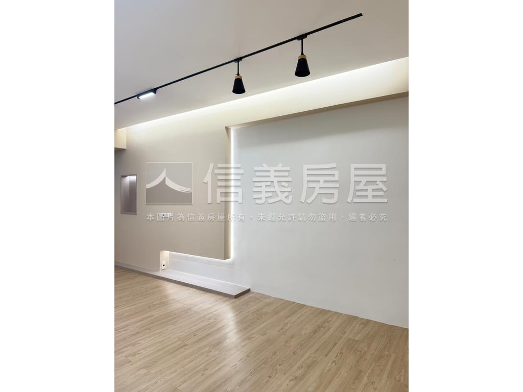 藝文特區摩天芳鄰四房車位房屋室內格局與周邊環境