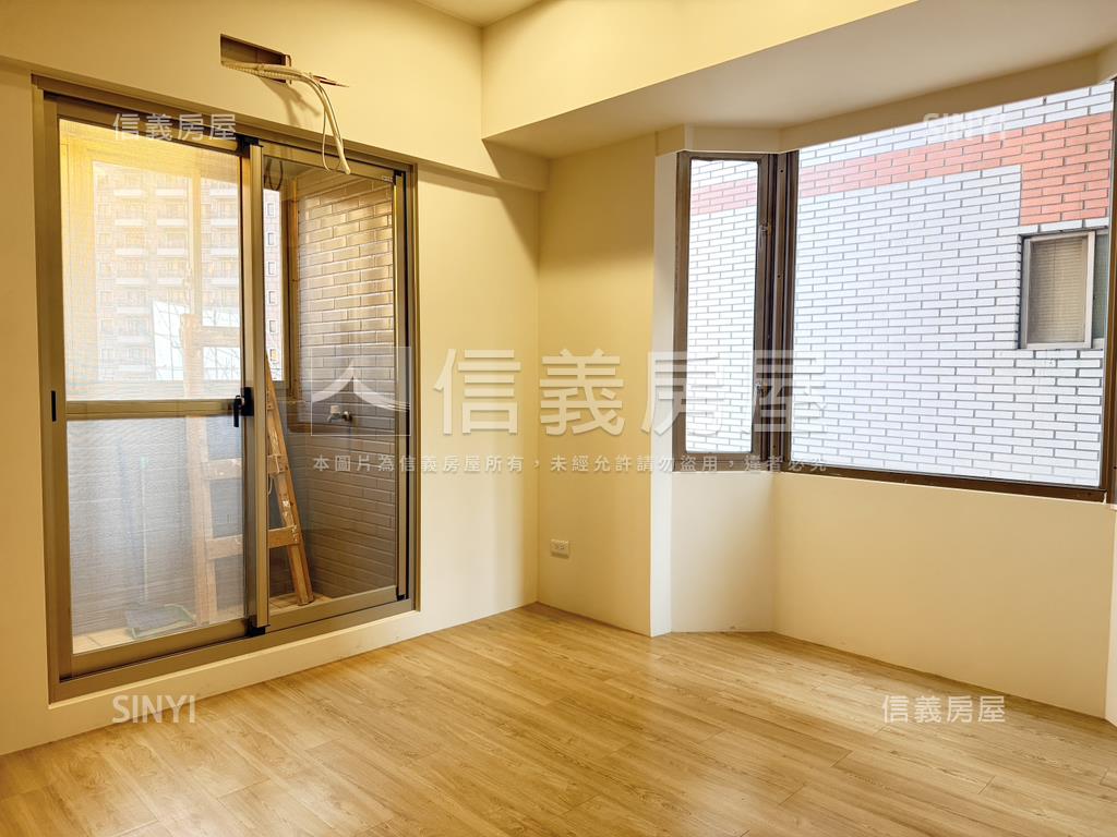 藝文特區摩天芳鄰四房車位房屋室內格局與周邊環境