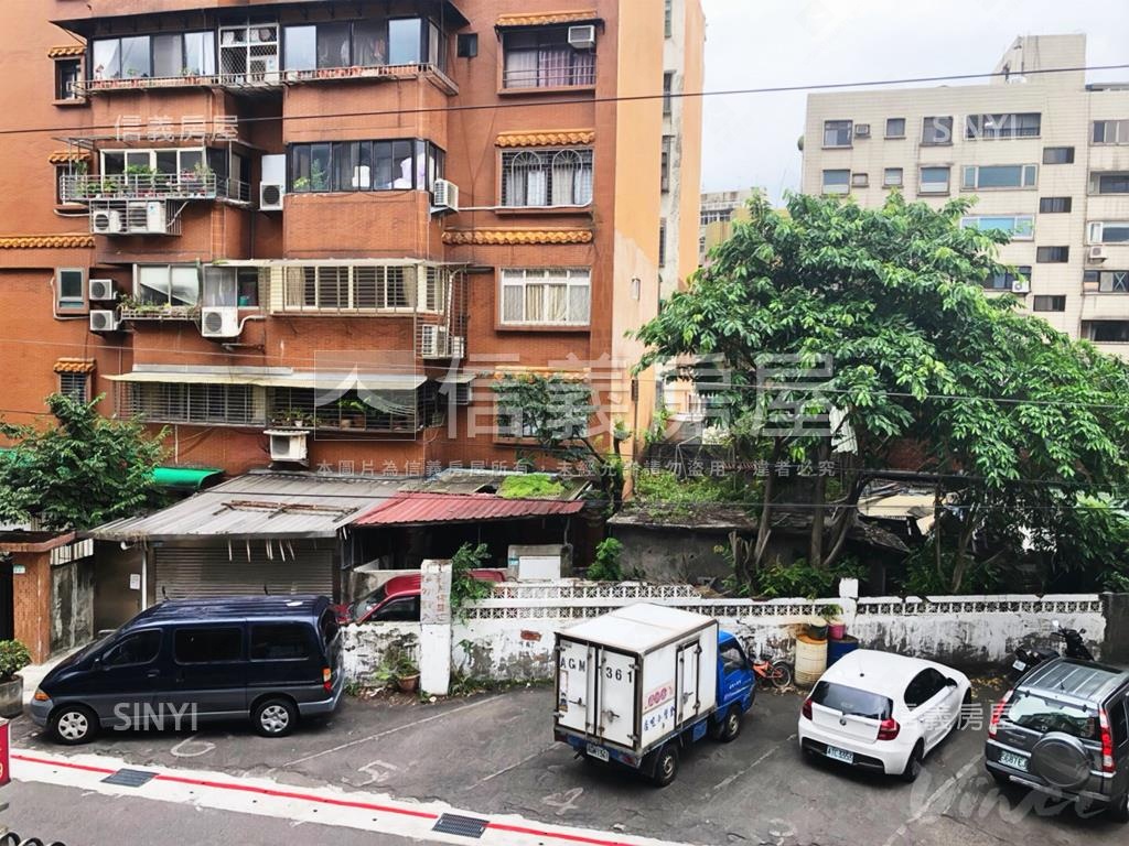 士東市場旁低總價電梯美廈房屋室內格局與周邊環境