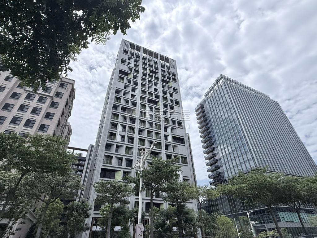 三本四季高樓層邊間兩房房屋室內格局與周邊環境