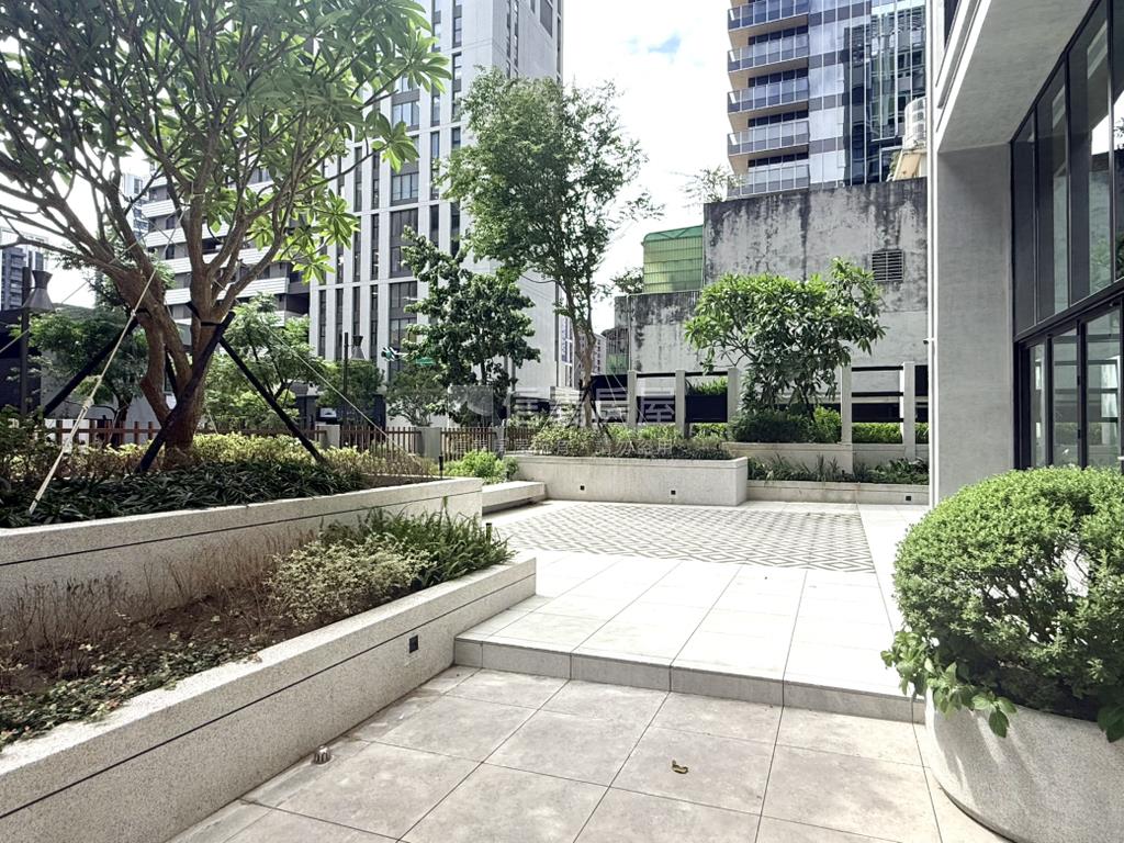 三本四季高樓層邊間兩房房屋室內格局與周邊環境