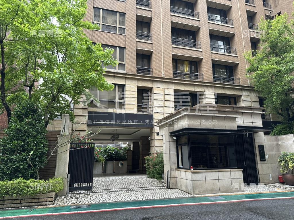 麗緻坡平車位房屋室內格局與周邊環境