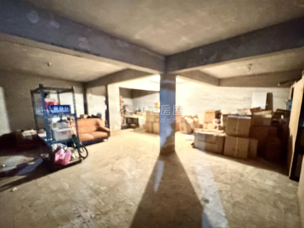 捷運公園面寬一樓＋地下室房屋室內格局與周邊環境