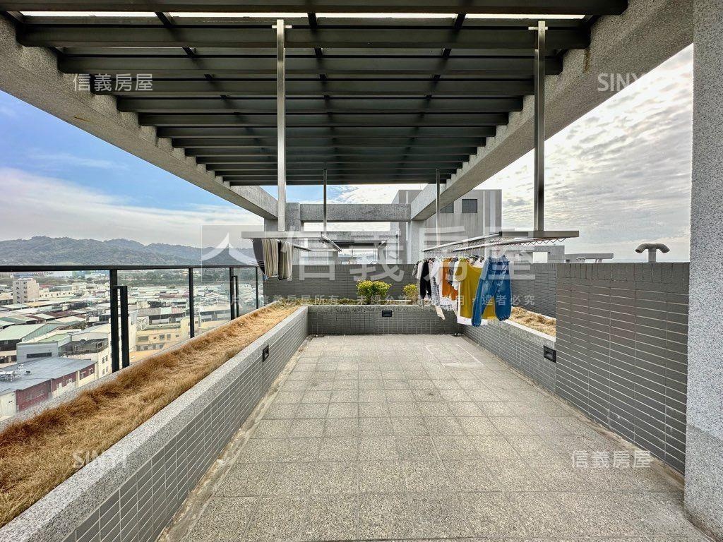 自遊自宅帝王露臺戶雙車位房屋室內格局與周邊環境