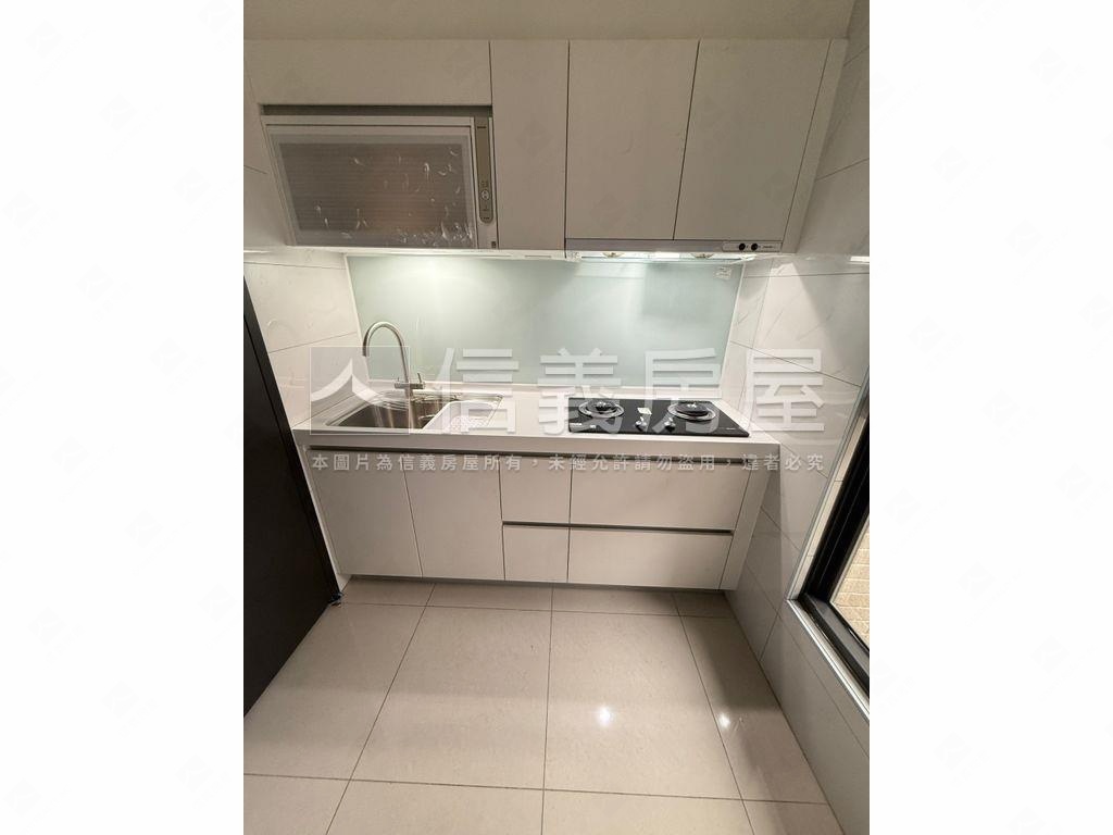 買服１趴世界花園三房車位房屋室內格局與周邊環境