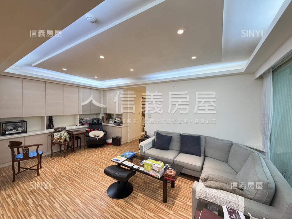 雙捷運有電梯美三房房屋室內格局與周邊環境