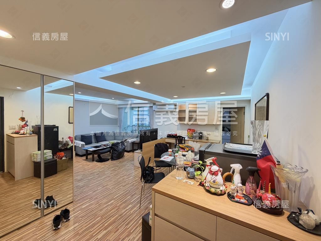 雙捷運有電梯美三房房屋室內格局與周邊環境