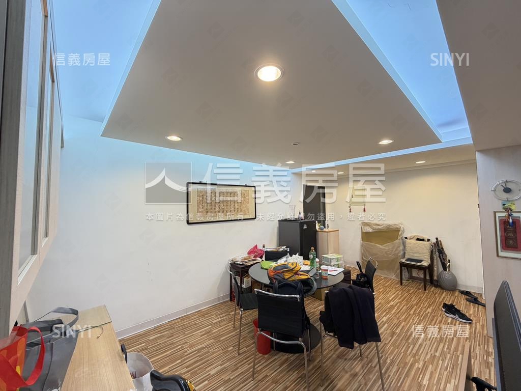 雙捷運有電梯美三房房屋室內格局與周邊環境