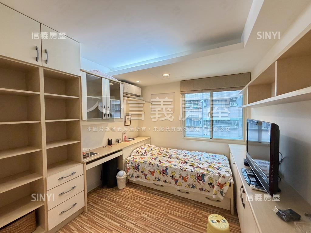 雙捷運有電梯美三房房屋室內格局與周邊環境