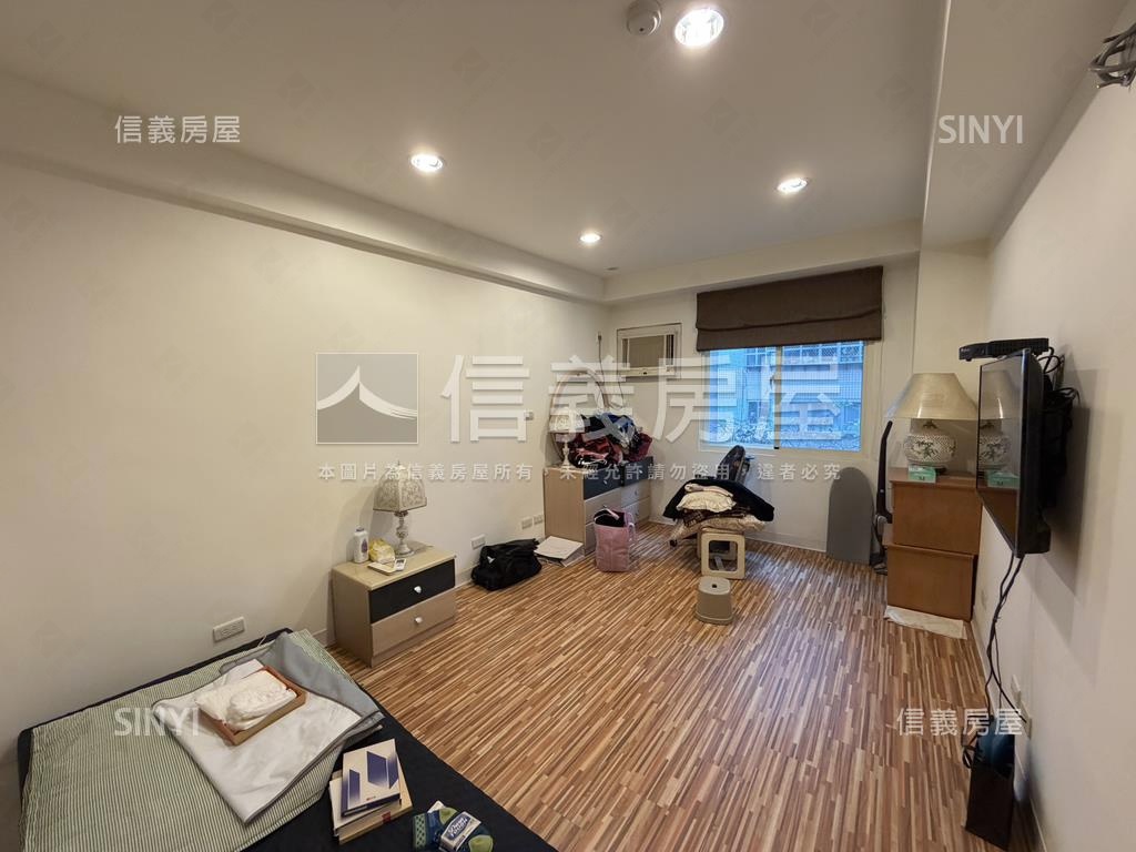 雙捷運有電梯美三房房屋室內格局與周邊環境