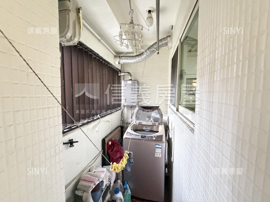 雙捷運有電梯美三房房屋室內格局與周邊環境