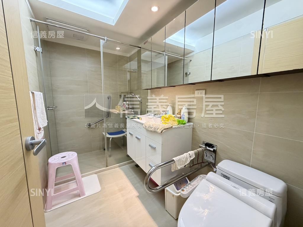 雙捷運有電梯美三房房屋室內格局與周邊環境