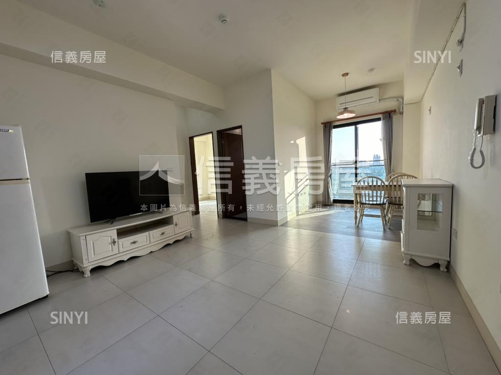 城市樂章２房平車房屋室內格局與周邊環境