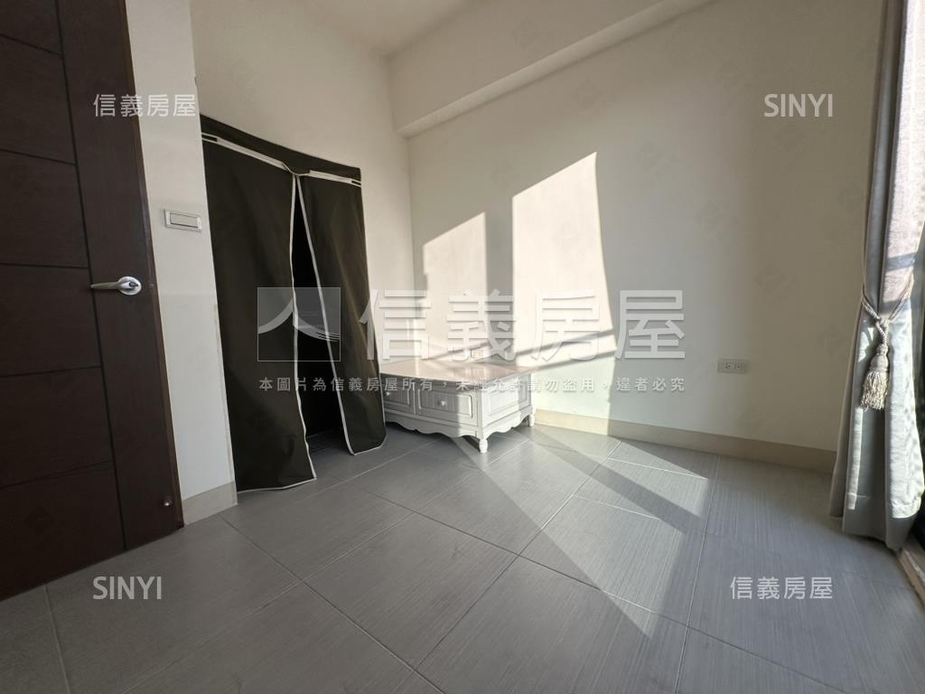 城市樂章２房平車房屋室內格局與周邊環境