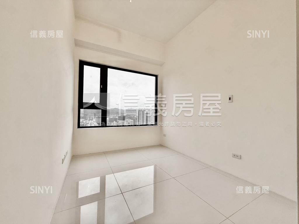 新美齊帝王三房平面車位房屋室內格局與周邊環境