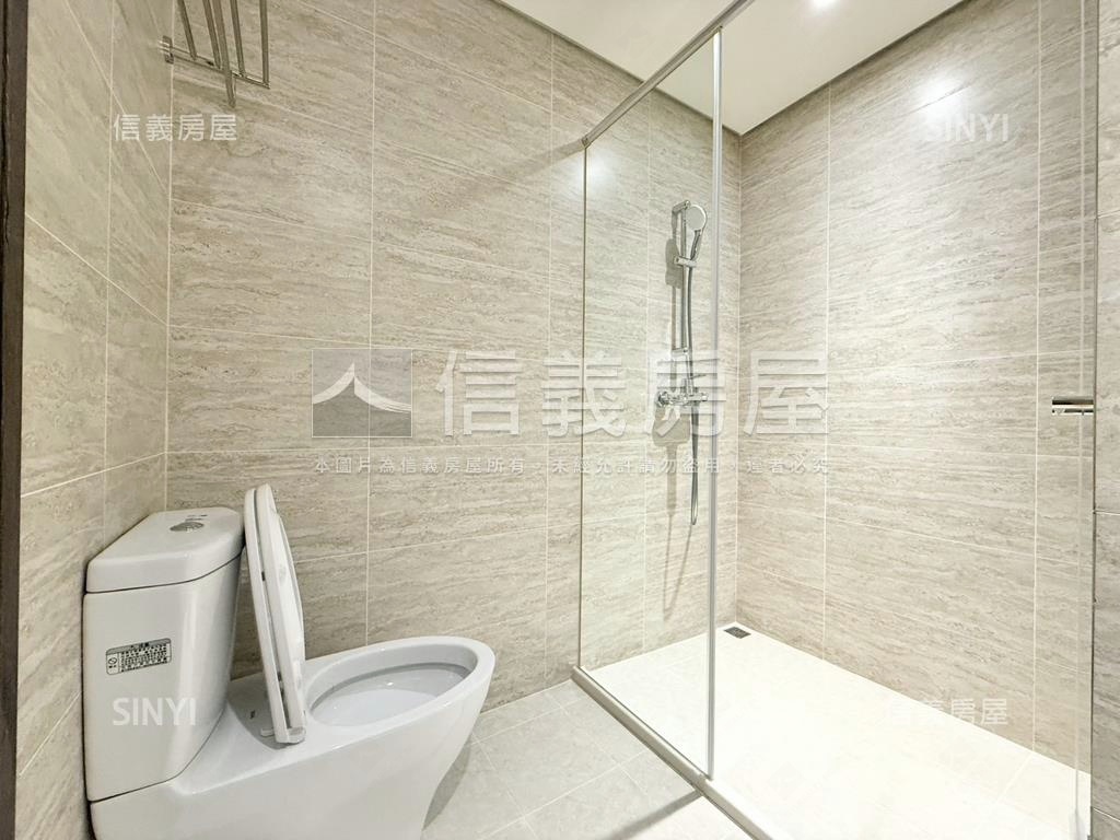 新美齊帝王三房平面車位房屋室內格局與周邊環境