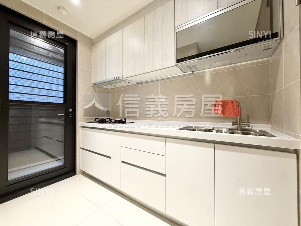 新美齊帝王三房平面車位房屋室內格局與周邊環境