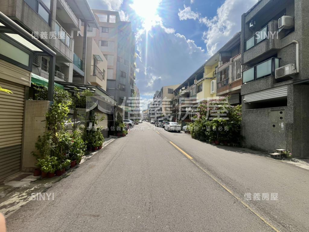 近捷運稀有朝南臨路透天房屋室內格局與周邊環境