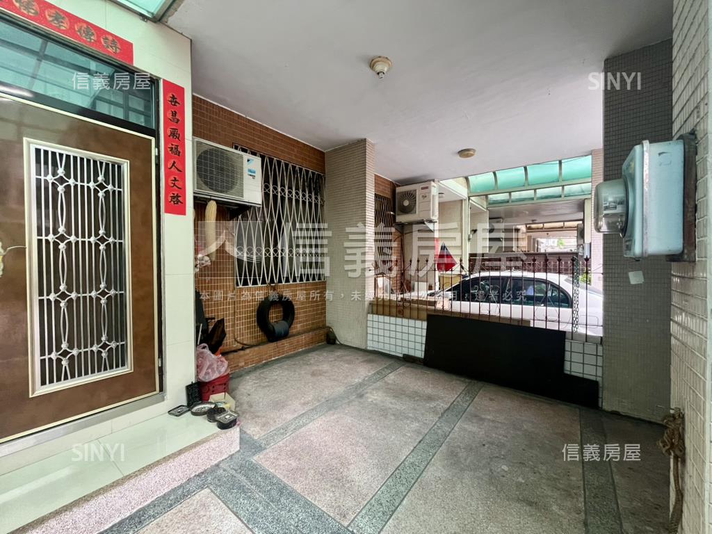 近捷運稀有朝南臨路透天房屋室內格局與周邊環境