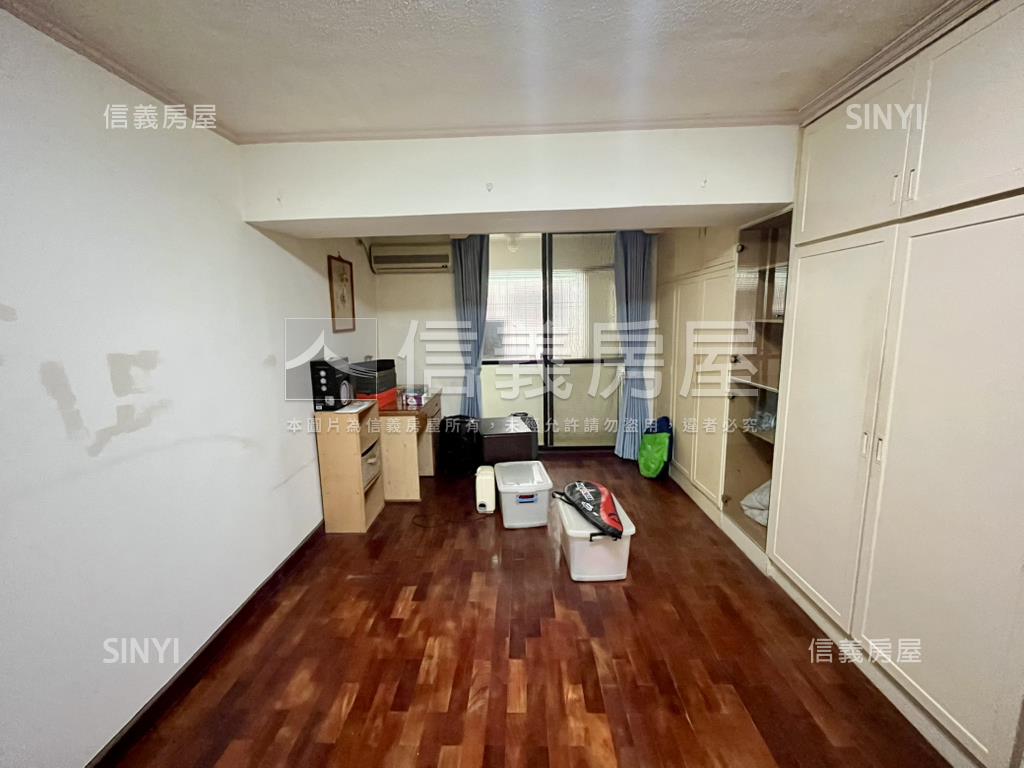 近捷運稀有朝南臨路透天房屋室內格局與周邊環境