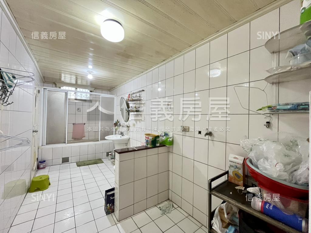 近捷運稀有朝南臨路透天房屋室內格局與周邊環境