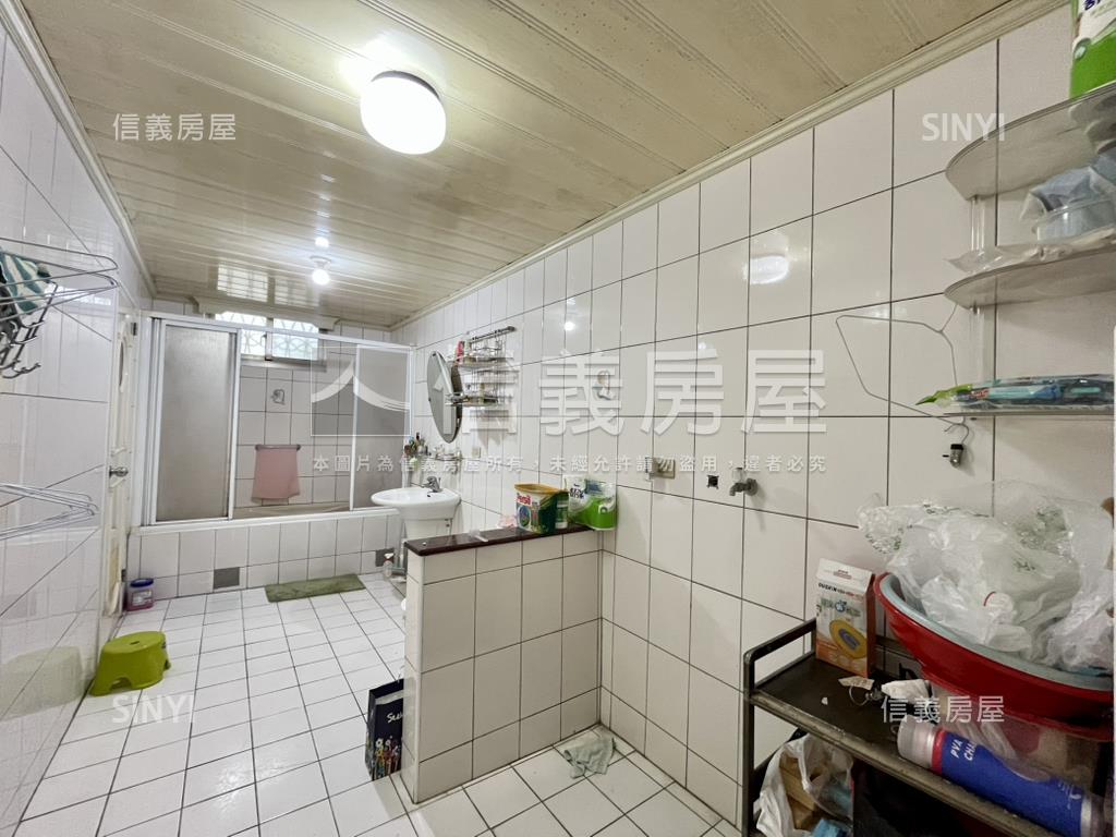 近捷運稀有朝南臨路透天房屋室內格局與周邊環境