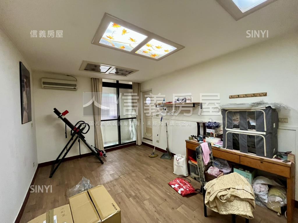 近捷運稀有朝南臨路透天房屋室內格局與周邊環境