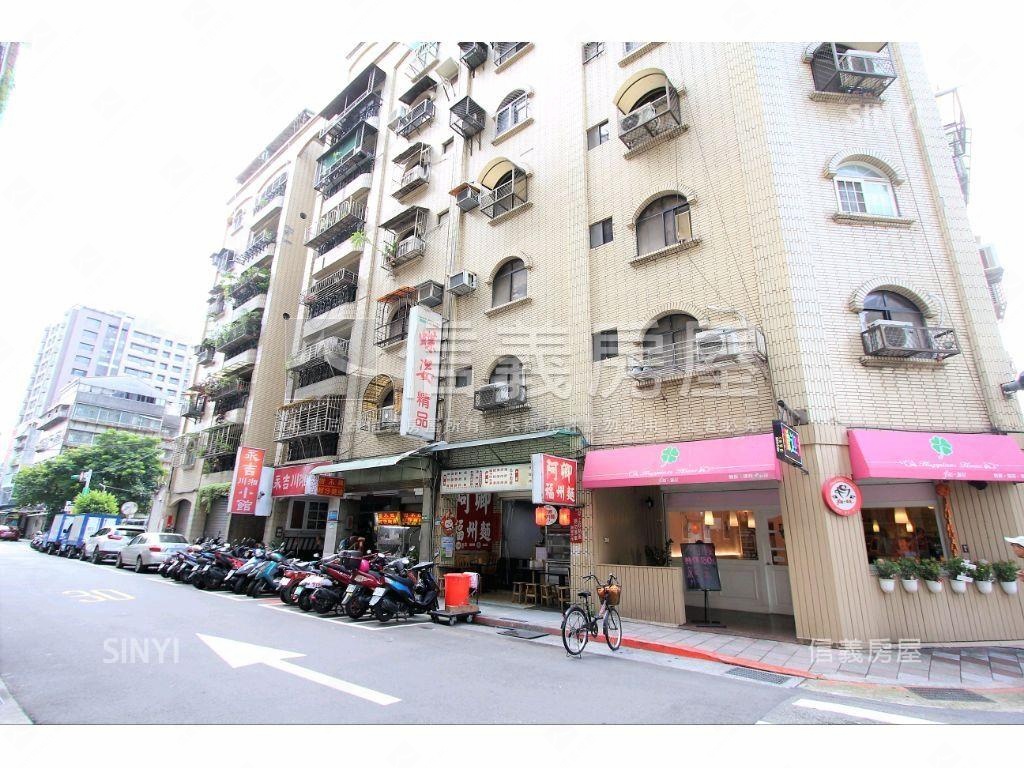 民西捷運挑高金店房屋室內格局與周邊環境