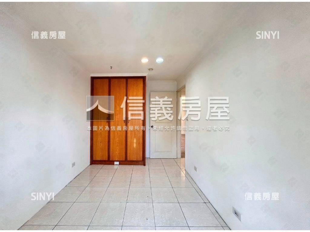 榮富高樓採光二房二衛房屋室內格局與周邊環境