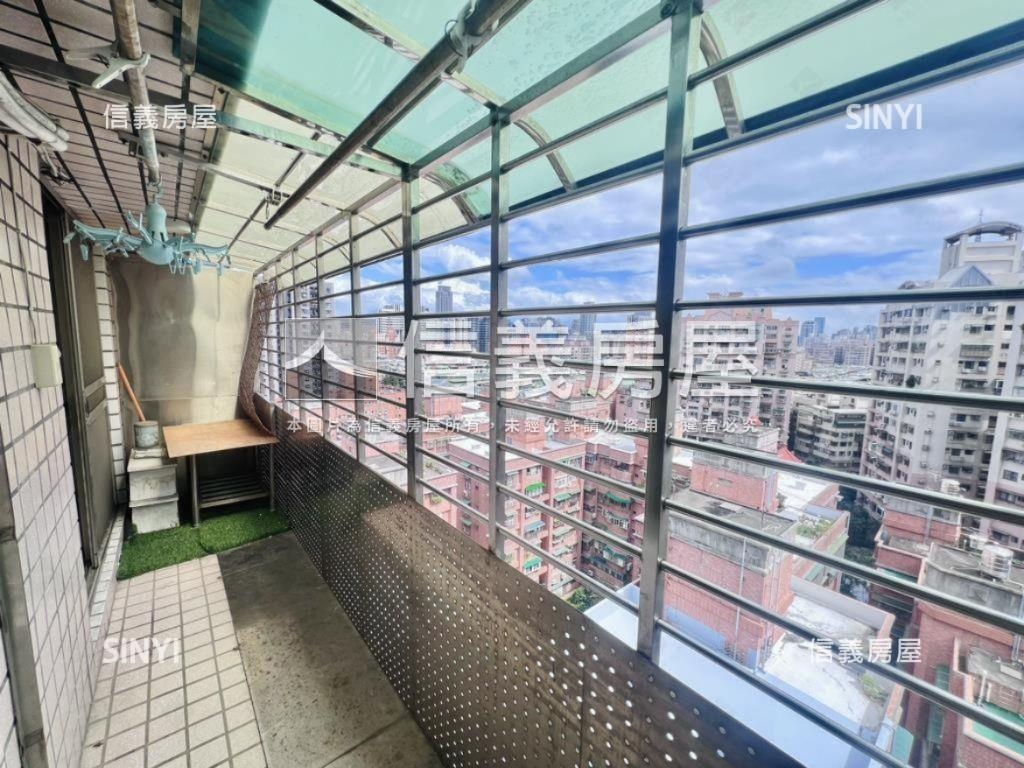 榮富高樓採光二房二衛房屋室內格局與周邊環境