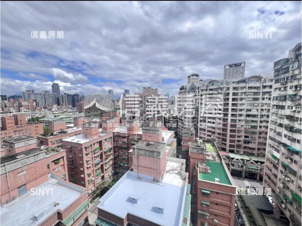 榮富高樓採光二房二衛房屋室內格局與周邊環境