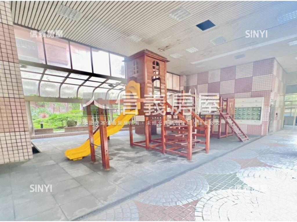 榮富高樓採光二房二衛房屋室內格局與周邊環境