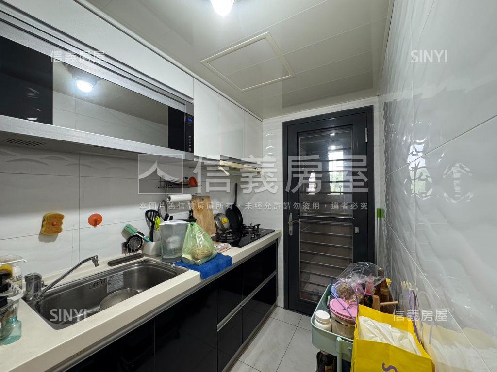 傳佳謙里～邊間兩房有車位房屋室內格局與周邊環境