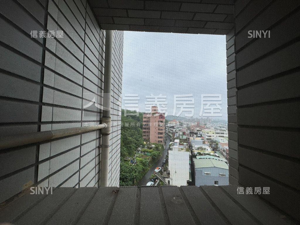 傳佳謙里～邊間兩房有車位房屋室內格局與周邊環境