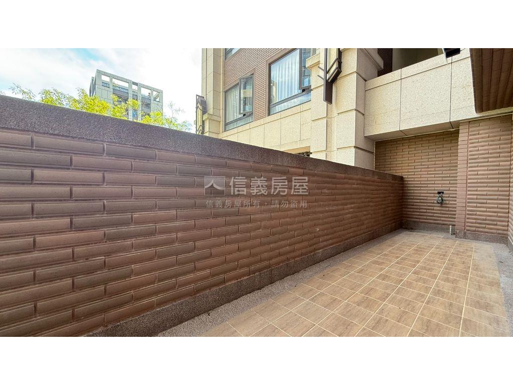 ＴｈｅＱｕｅｅｎ挑高美宅房屋室內格局與周邊環境
