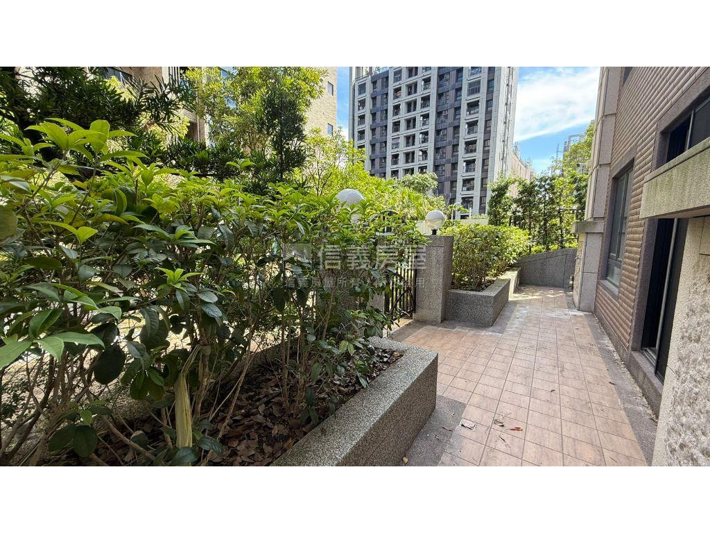 ＴｈｅＱｕｅｅｎ挑高美宅房屋室內格局與周邊環境