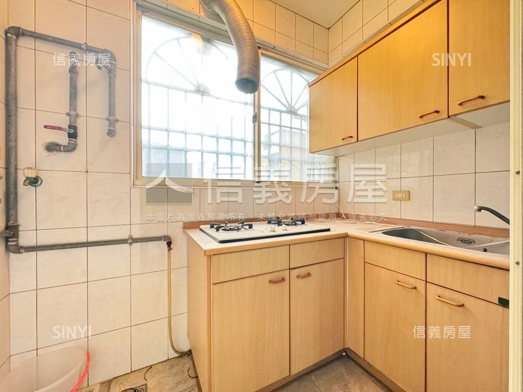 高鐵樞紐‧面寬店住房屋室內格局與周邊環境