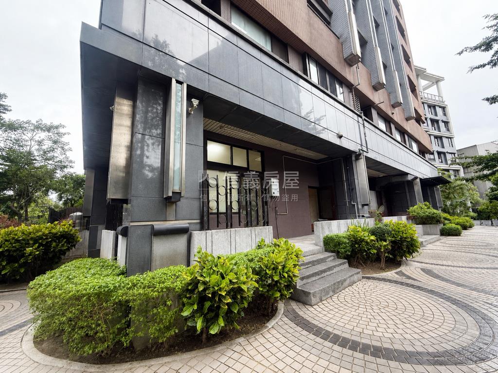 三角窗邊間金店面房屋室內格局與周邊環境