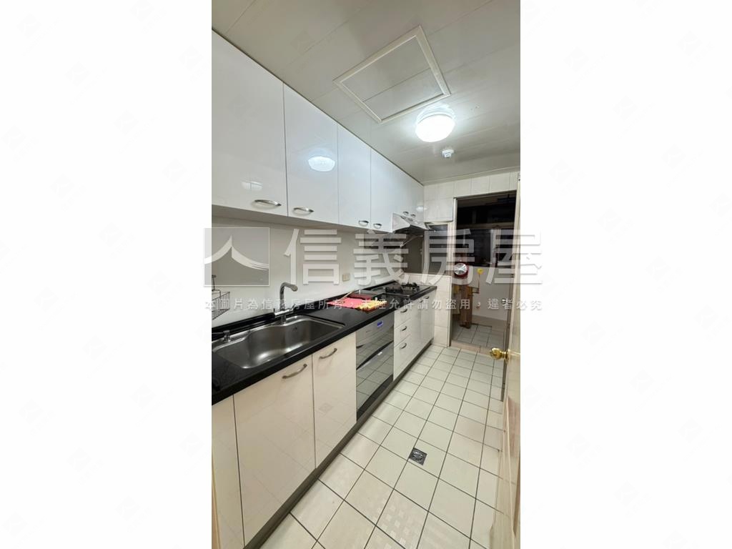 藝術名宮三房有車位房屋室內格局與周邊環境