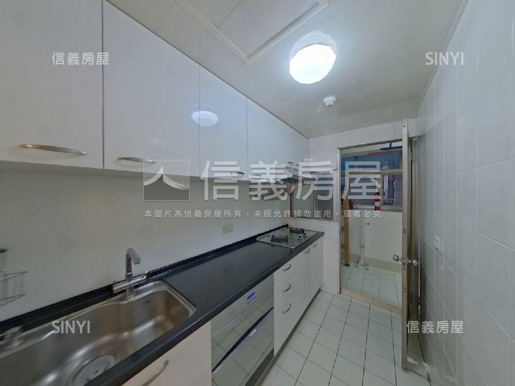 藝術名宮三房有車位房屋室內格局與周邊環境