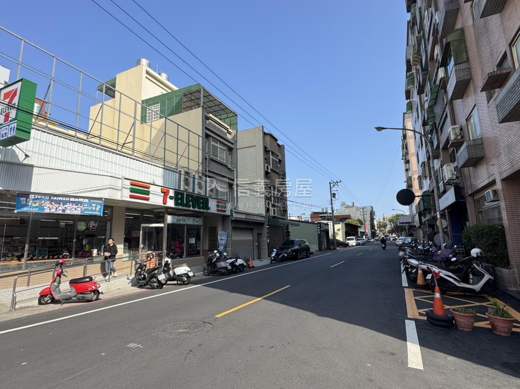 藝術名宮三房有車位房屋室內格局與周邊環境