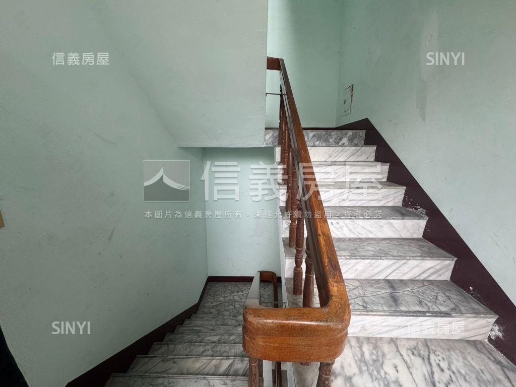 稀有車站旁三樓房屋室內格局與周邊環境