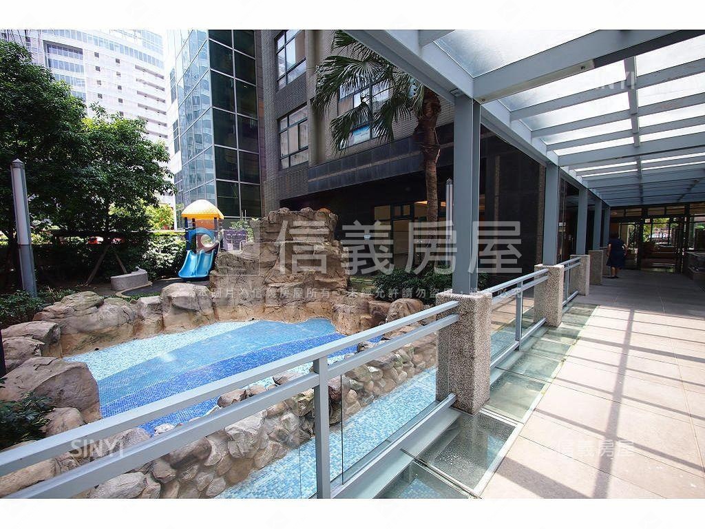 Ｉ－ＣＯＭＥ挑高房屋室內格局與周邊環境