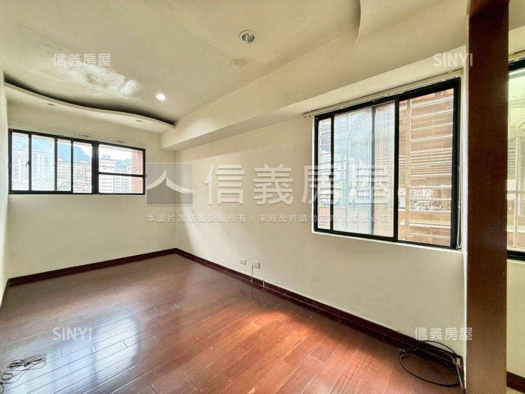 專任新台五路精品美屋房屋室內格局與周邊環境