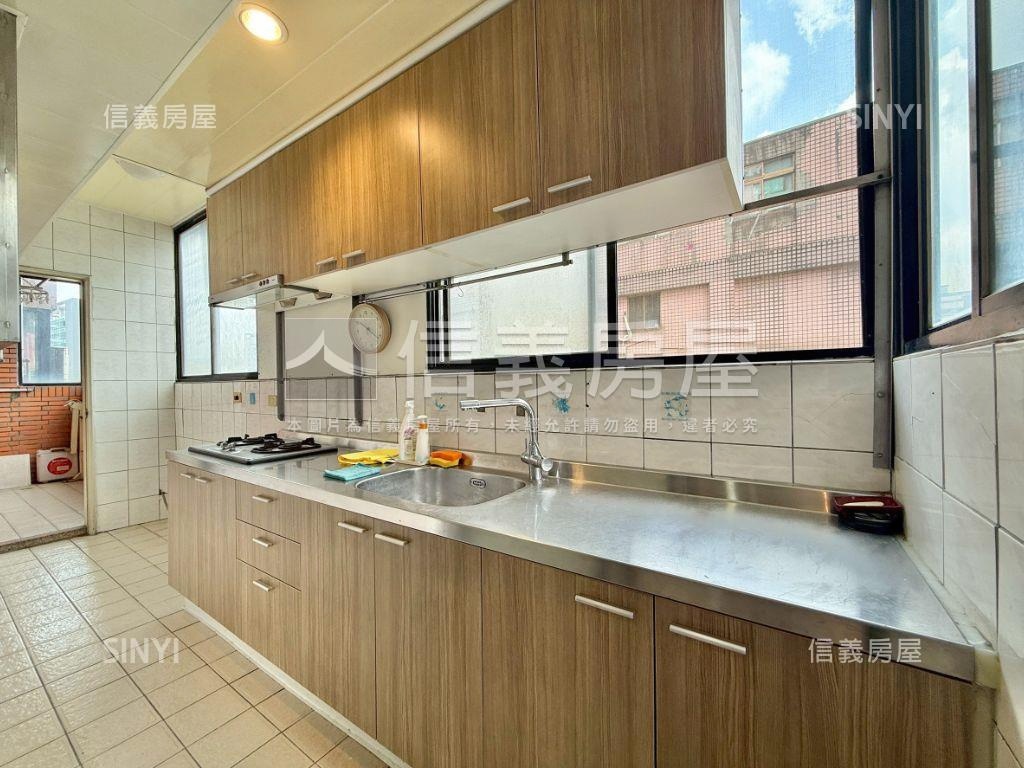 專任新台五路精品美屋房屋室內格局與周邊環境