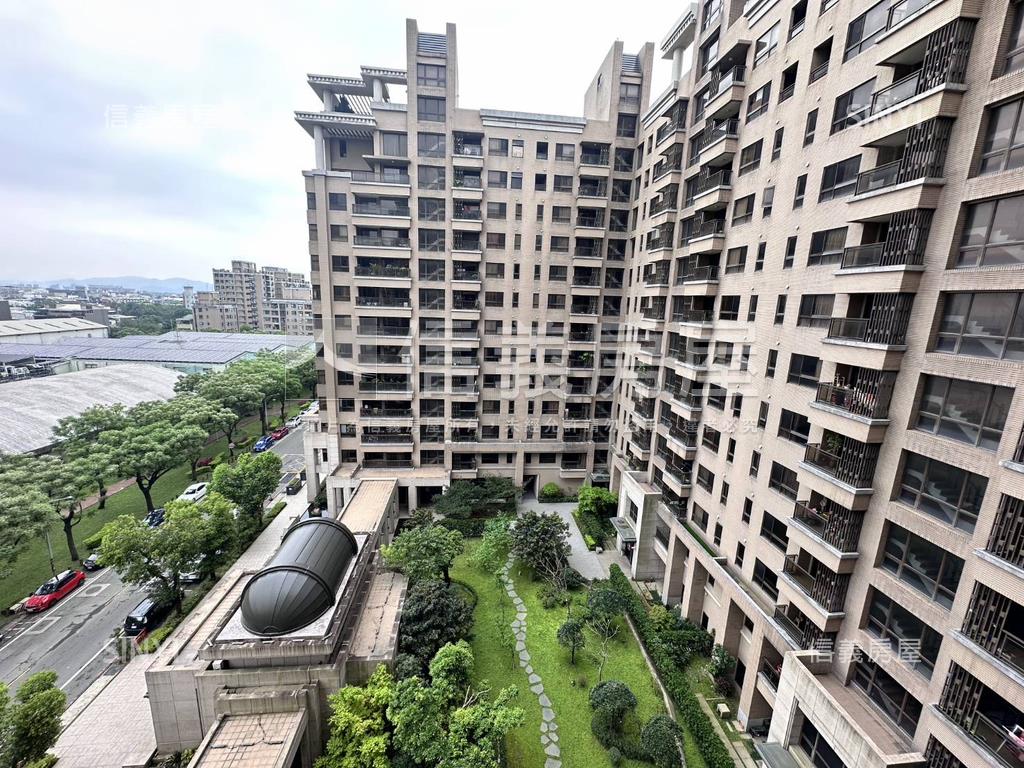 深耕一路發發發三房車位房屋室內格局與周邊環境