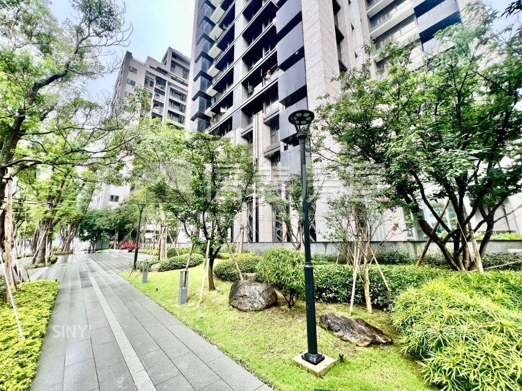 全新成屋氣派河景第一排房屋室內格局與周邊環境