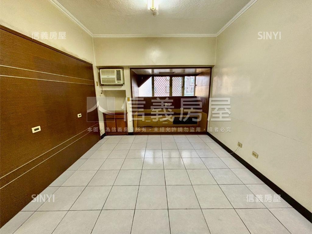 蘭園畫世紀四房車位房屋室內格局與周邊環境